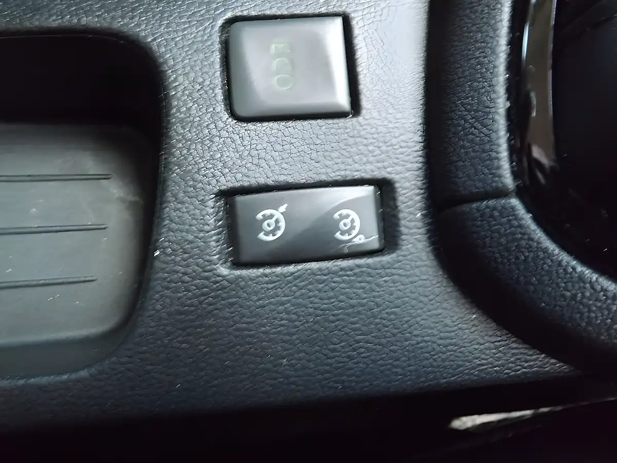 Used 2016 Renault Clio Dynamique Nav Silver - Interior and Exterior details 15