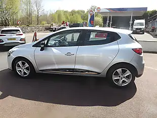 Used 2016 Renault Clio Dynamique Nav Silver - Interior and Exterior details 4