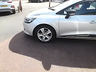 Used 2016 Renault Clio Dynamique Nav Silver - Interior and Exterior details 5