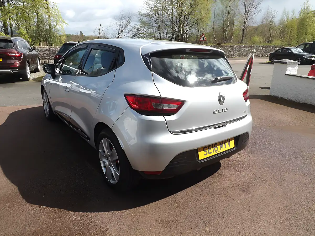 Used 2016 Renault Clio Dynamique Nav Silver - Interior and Exterior details 7