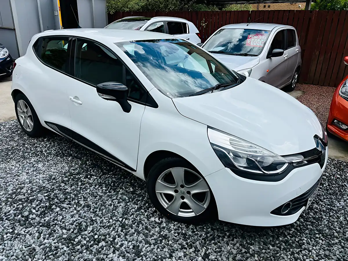 Used 2016 Renault Clio Dynamique Nav White - Front View