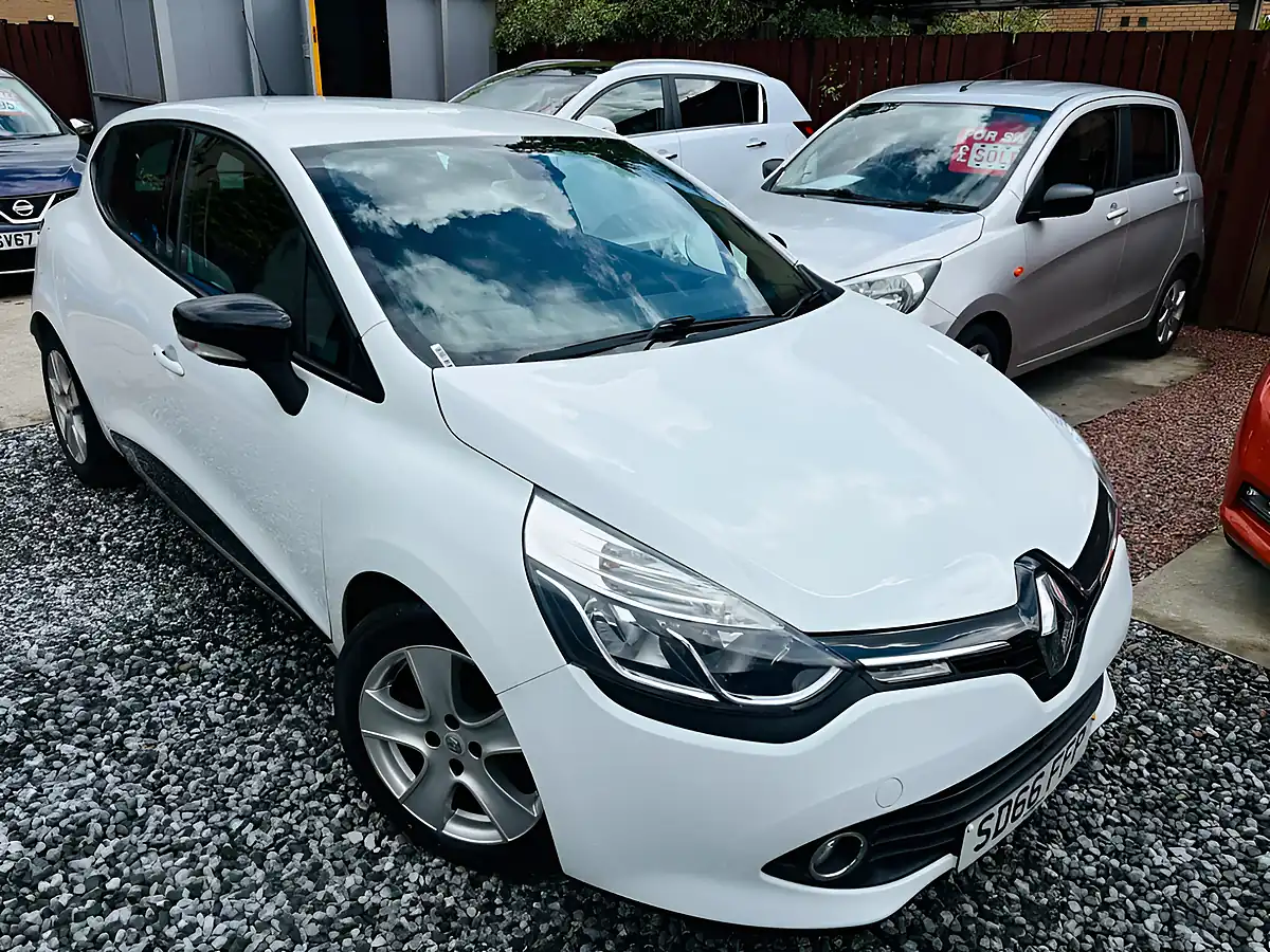 Used 2016 Renault Clio Dynamique Nav White - Interior and Exterior details 10