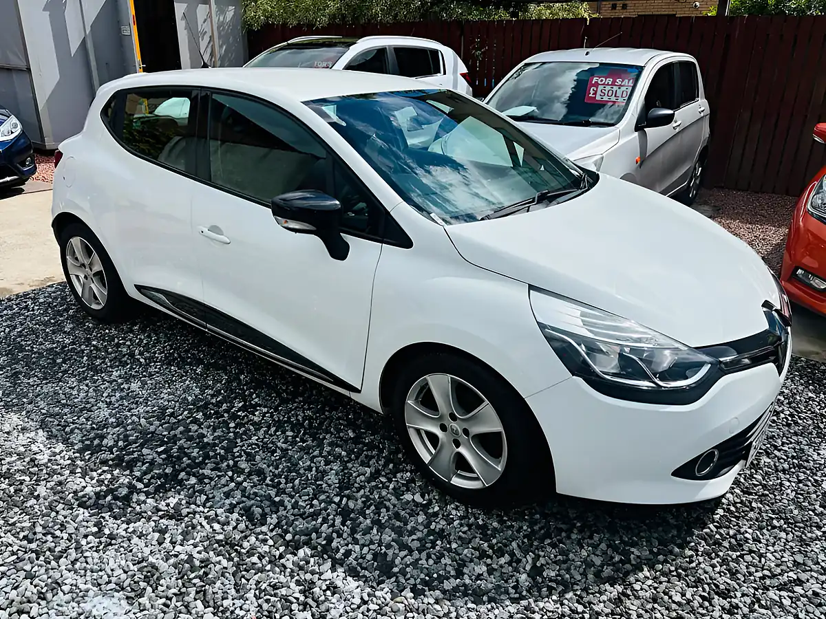 Used 2016 Renault Clio Dynamique Nav White - Interior and Exterior details 11