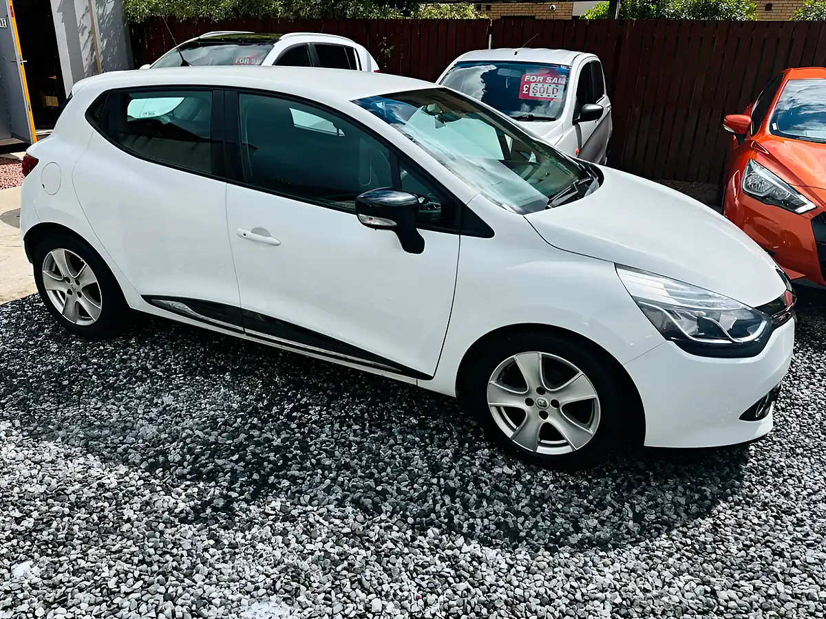 Used 2016 Renault Clio Dynamique Nav White - Interior and Exterior details 12