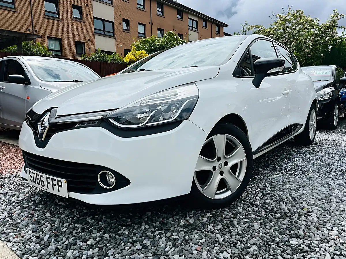 Used 2016 Renault Clio Dynamique Nav White - Interior and Exterior details 13