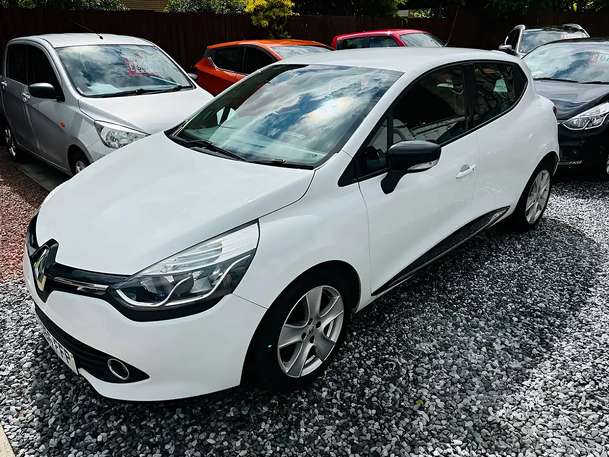 Used 2016 Renault Clio Dynamique Nav White - Interior and Exterior details 15