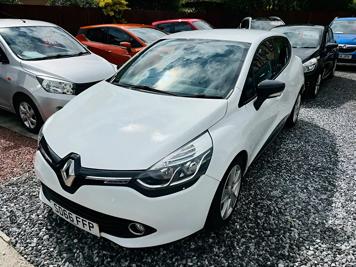 Used 2016 Renault Clio Dynamique Nav White - Interior and Exterior details 16