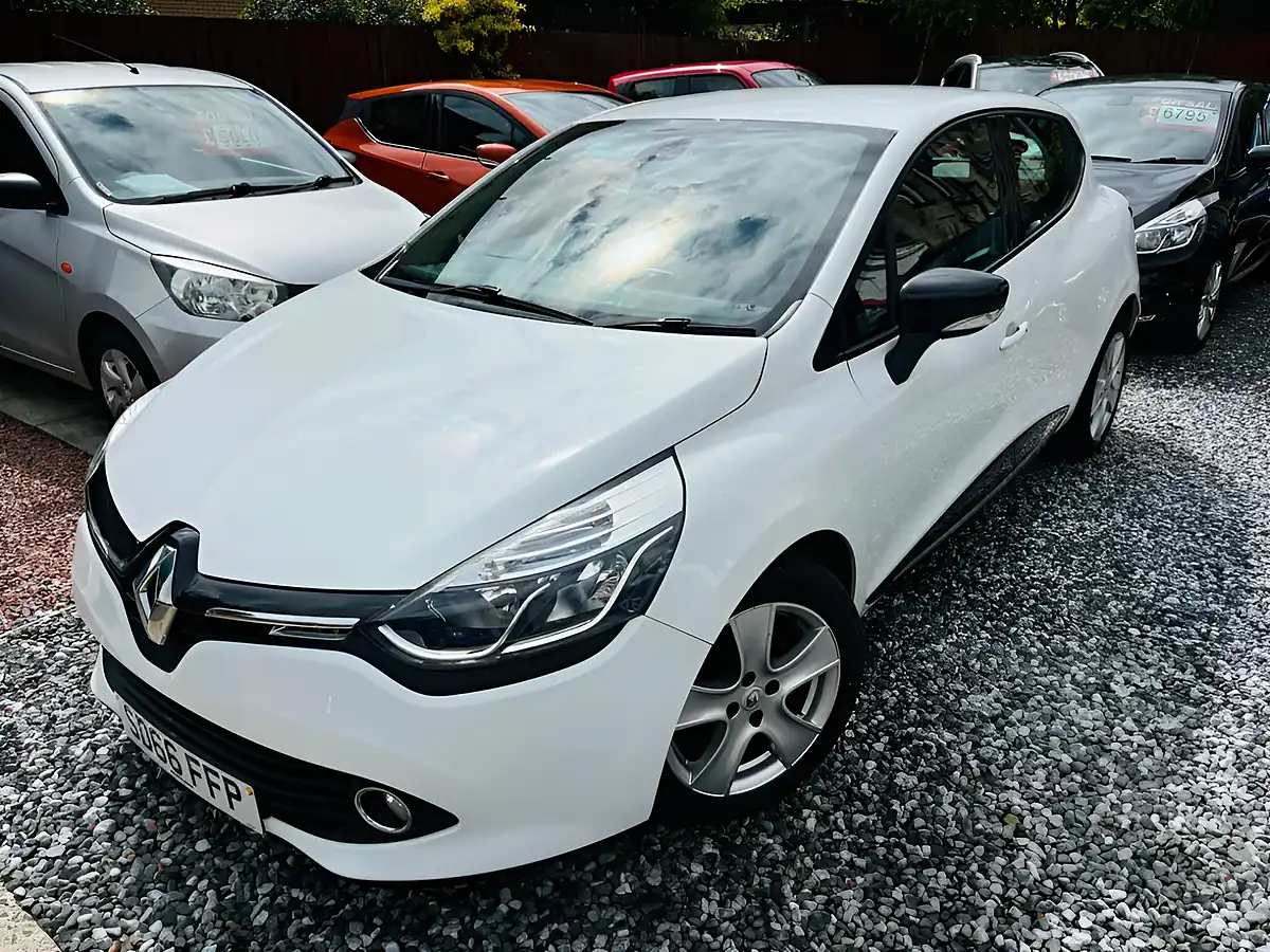 Used 2016 Renault Clio Dynamique Nav White - Interior and Exterior details 17