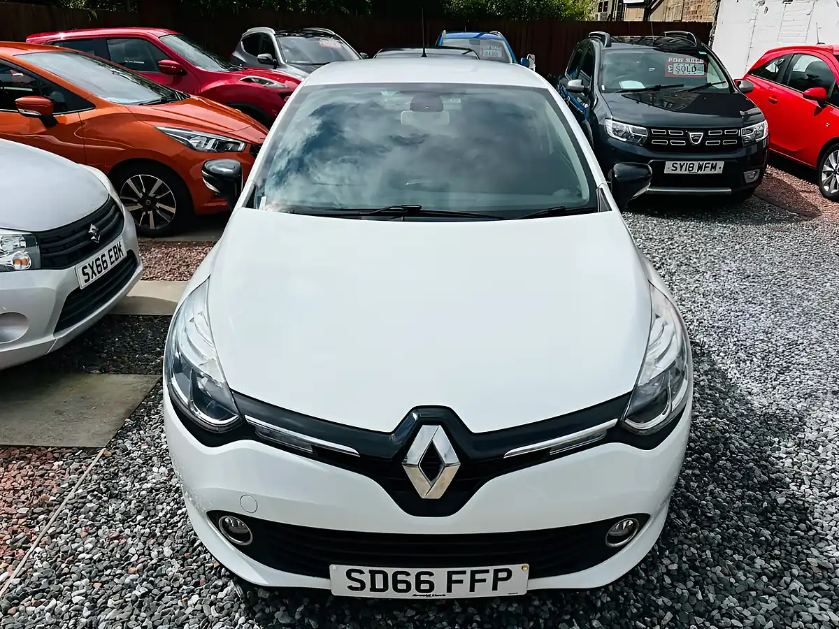 Used 2016 Renault Clio Dynamique Nav White - Interior and Exterior details 3
