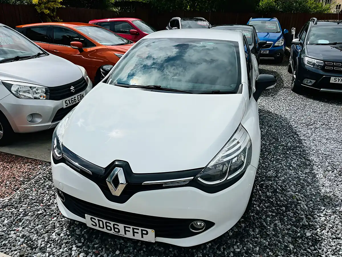 Used 2016 Renault Clio Dynamique Nav White - Interior and Exterior details 5