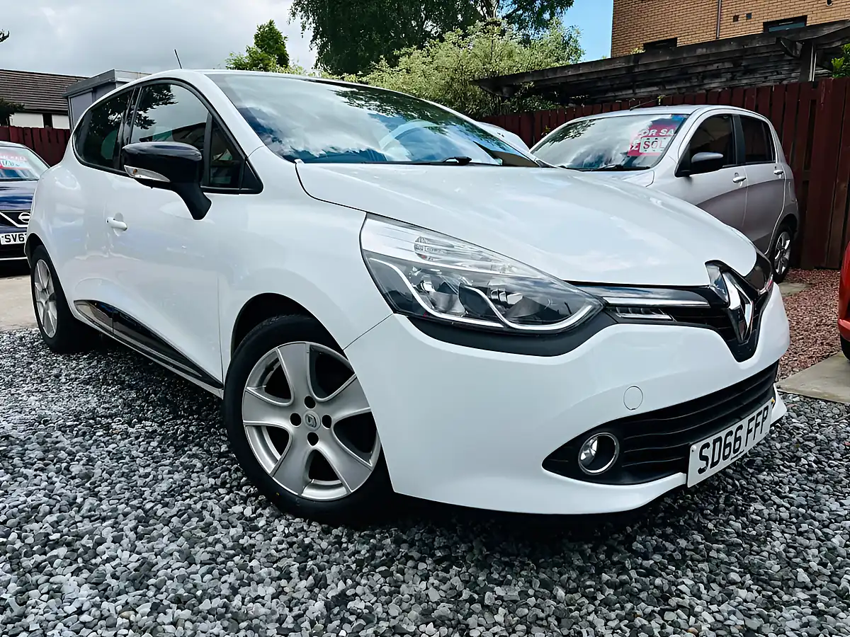 Used 2016 Renault Clio Dynamique Nav White - Interior and Exterior details 7