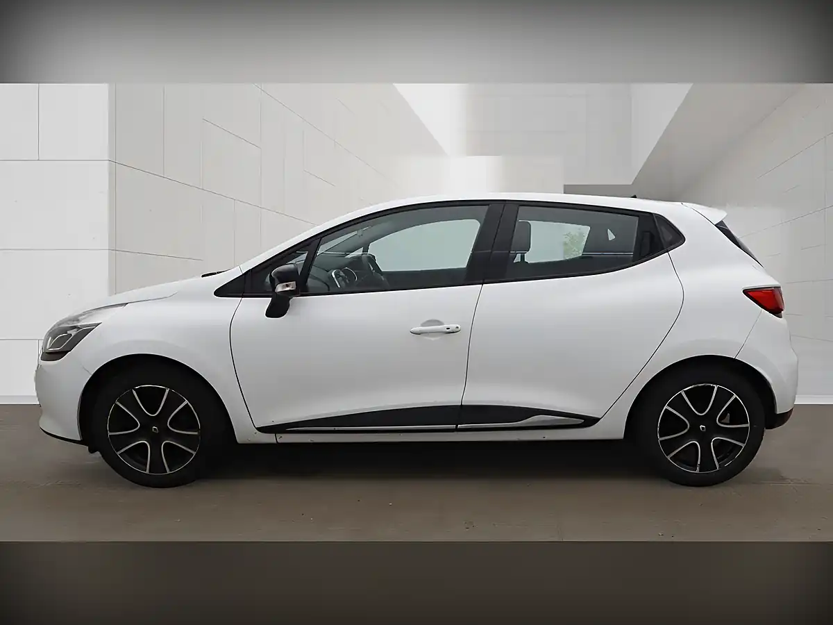 Used 2016 Renault Clio Dynamique Nav White - Interior and Exterior details 5