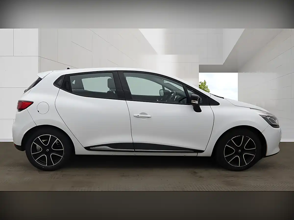 Used 2016 Renault Clio Dynamique Nav White - Interior and Exterior details 6