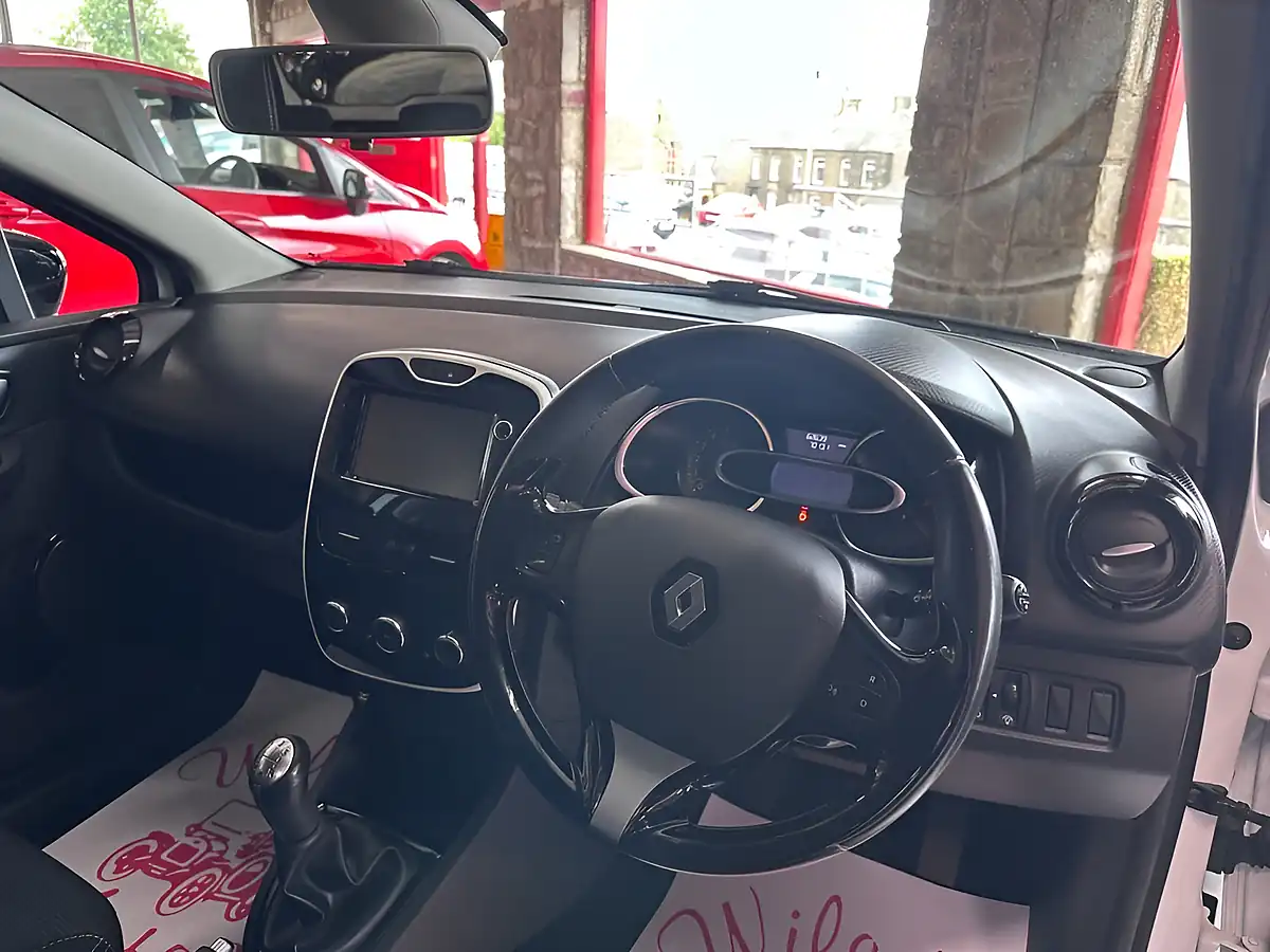 Used 2016 Renault Clio Dynamique Nav White - Interior and Exterior details 10