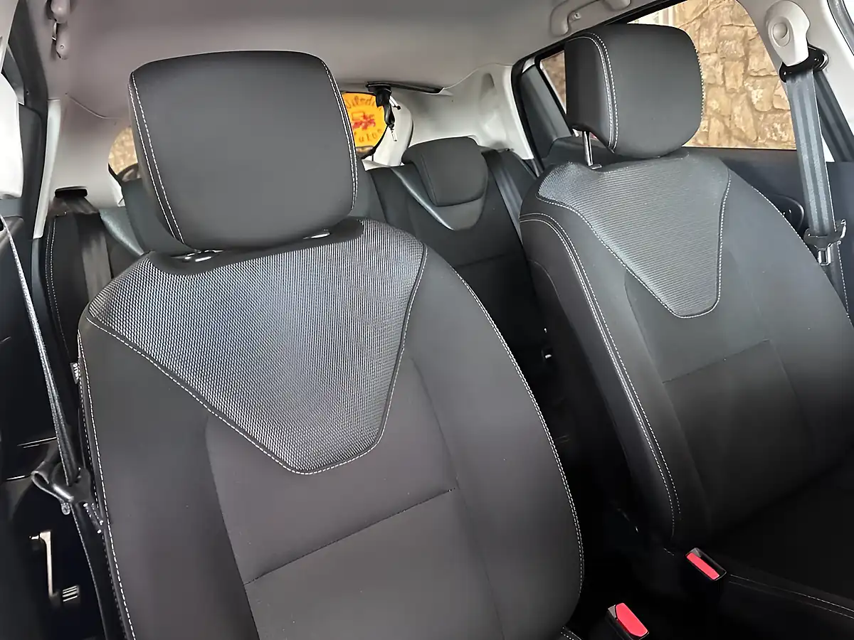 Used 2016 Renault Clio Dynamique Nav White - Interior and Exterior details 11