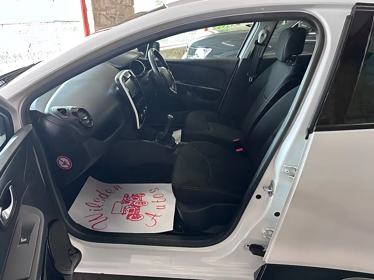 Used 2016 Renault Clio Dynamique Nav White - Interior and Exterior details 13