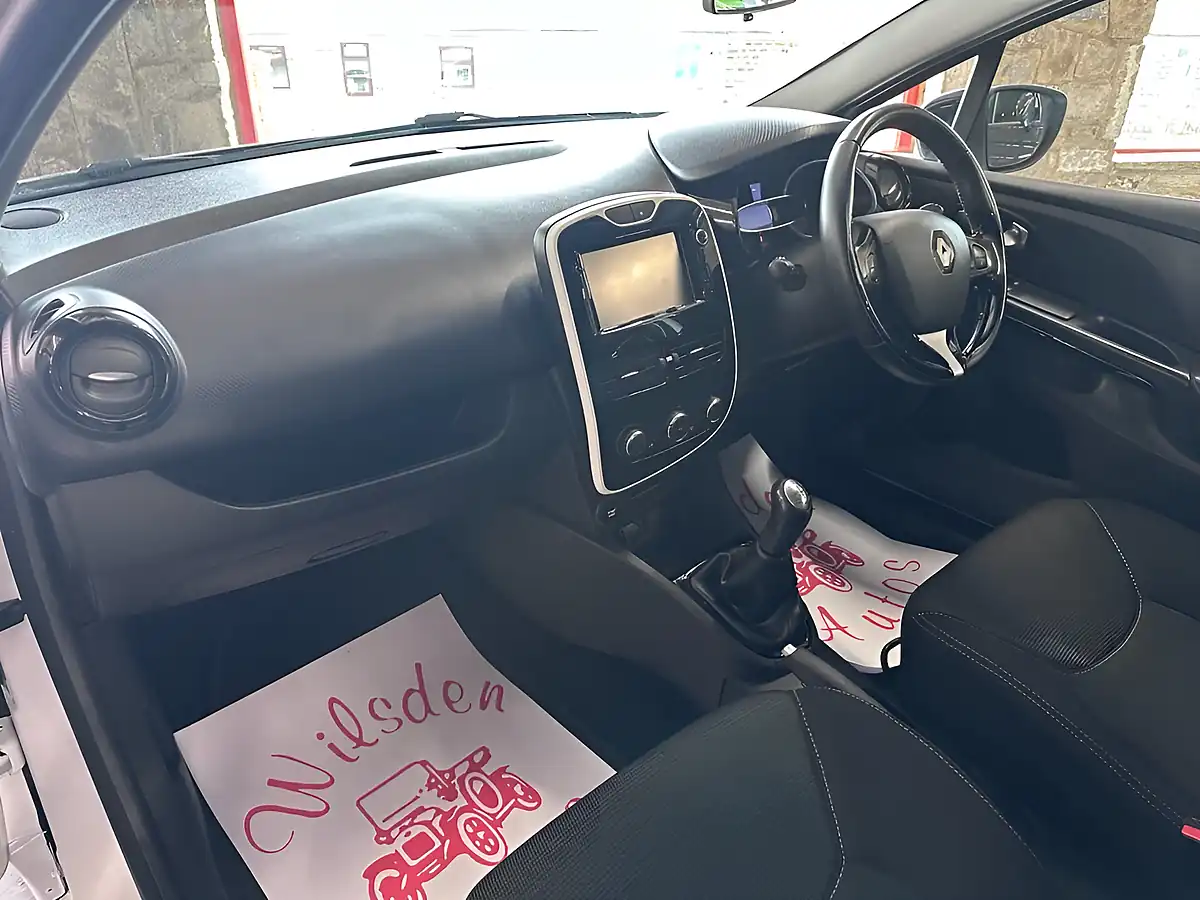 Used 2016 Renault Clio Dynamique Nav White - Interior and Exterior details 14