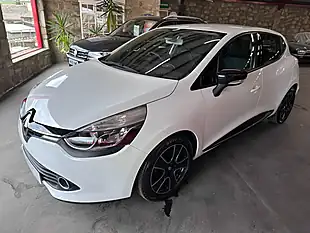 Used 2016 Renault Clio Dynamique Nav White - Interior and Exterior details 3