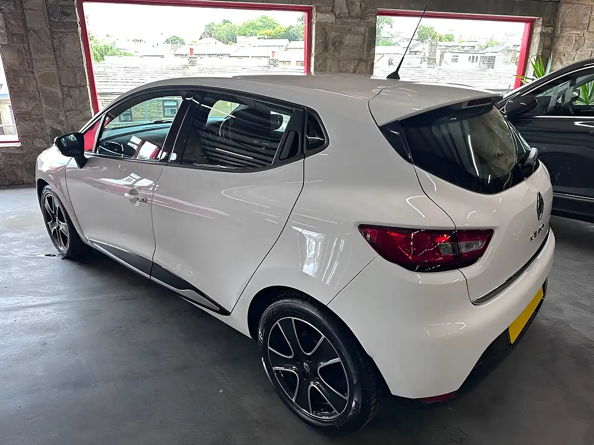 Used 2016 Renault Clio Dynamique Nav White - Interior and Exterior details 5