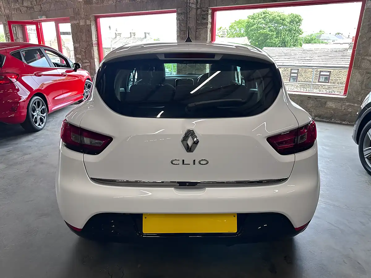 Used 2016 Renault Clio Dynamique Nav White - Interior and Exterior details 6