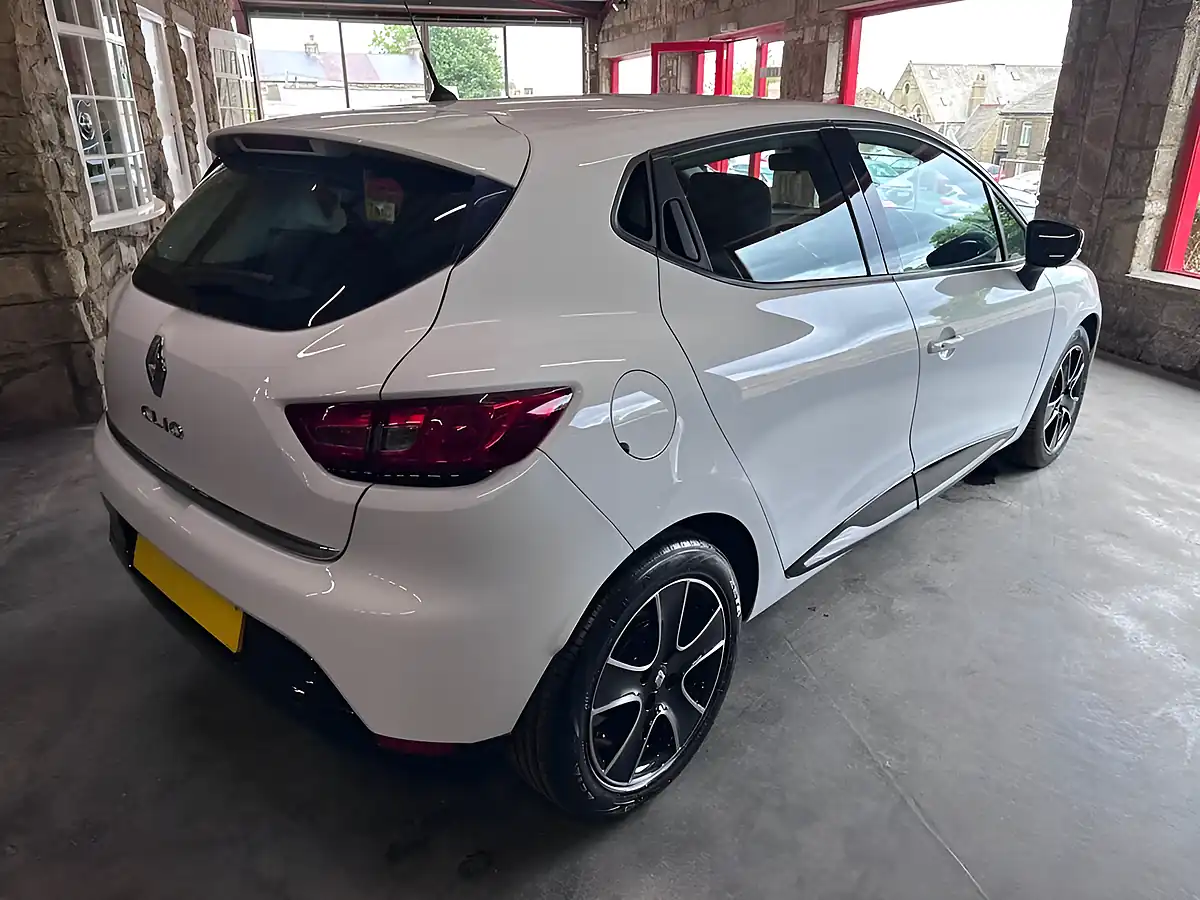 Used 2016 Renault Clio Dynamique Nav White - Interior and Exterior details 7