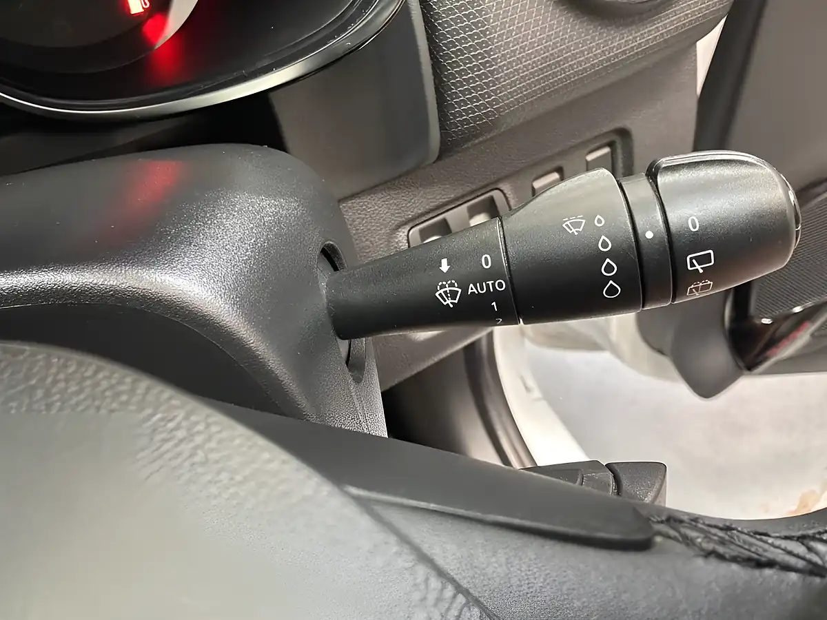 Used 2016 Renault Clio Dynamique Nav White - Interior and Exterior details 17