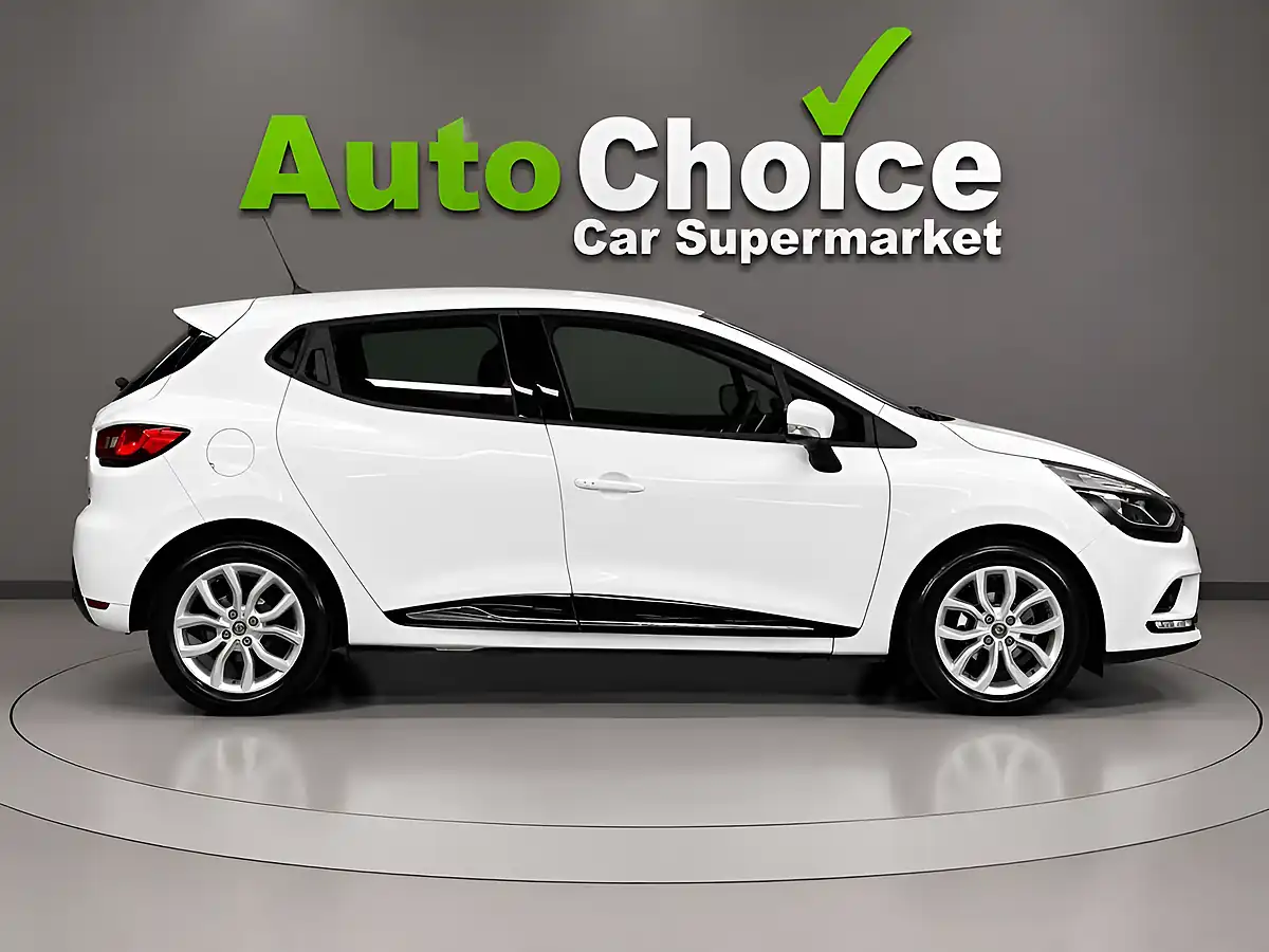 Used 2016 Renault Clio Dynamique Nav White - Interior and Exterior details 8