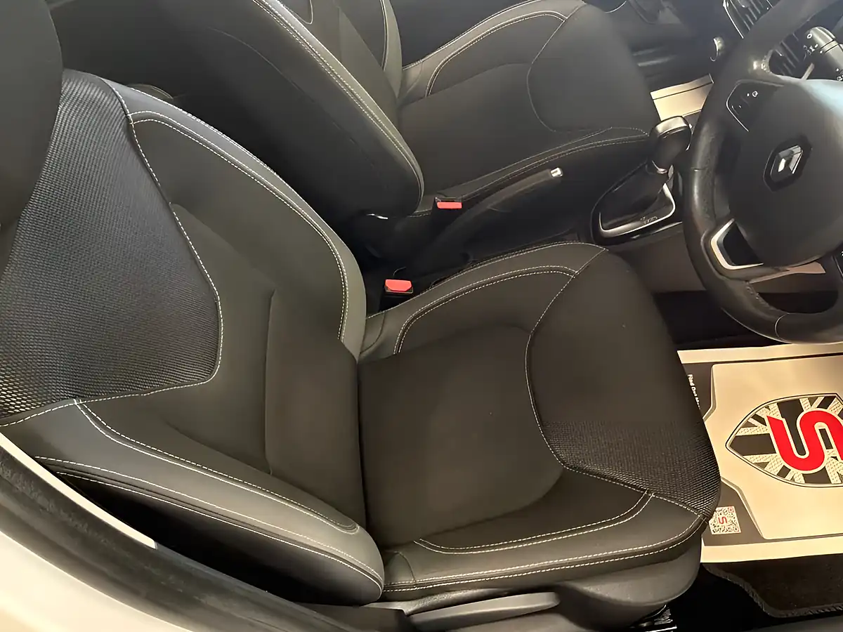 Used 2016 Renault Clio Dynamique Nav White - Interior and Exterior details 9