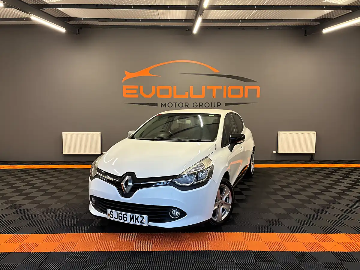 Used 2016 Renault Clio Dynamique Nav White - Front View