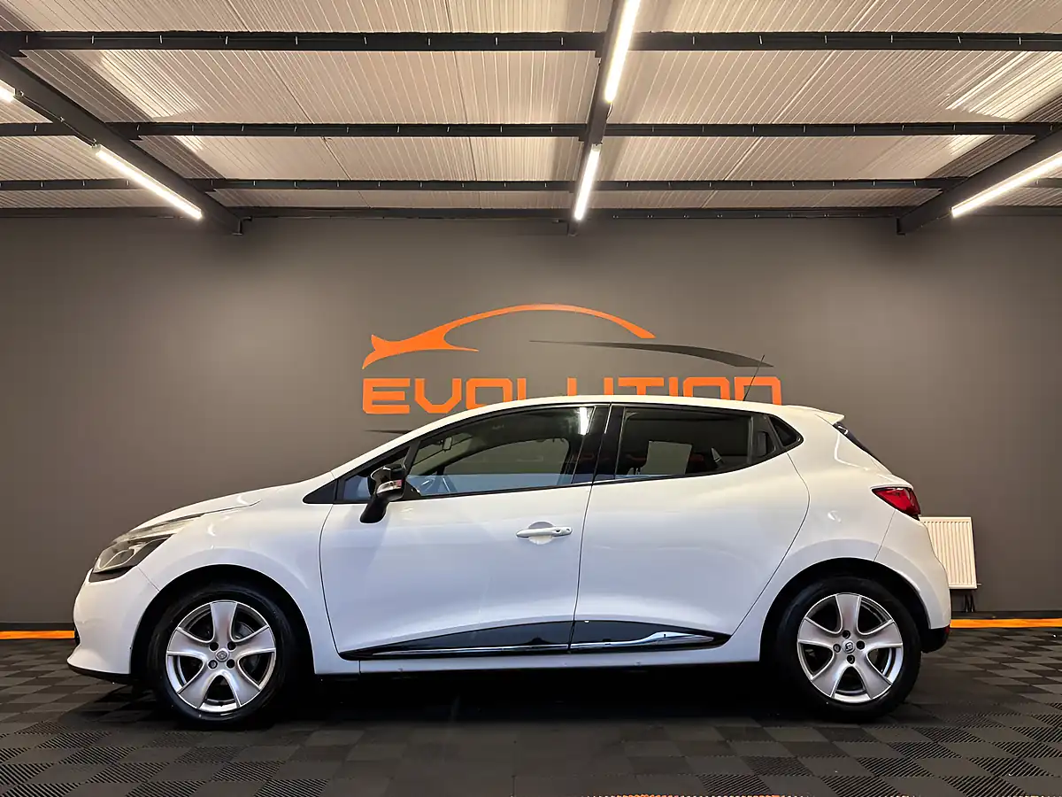 Used 2016 Renault Clio Dynamique Nav White - Interior and Exterior details 10