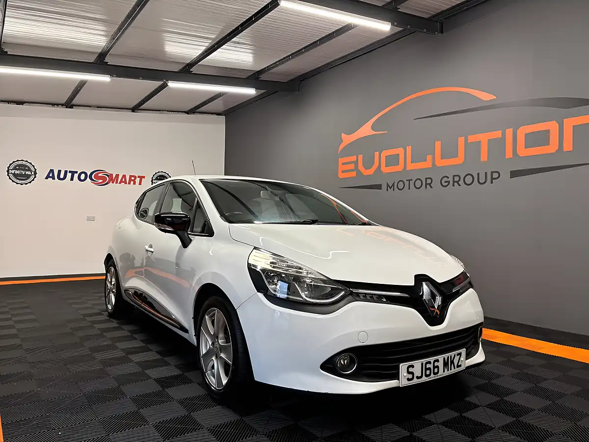 Used 2016 Renault Clio Dynamique Nav White - Interior and Exterior details 4