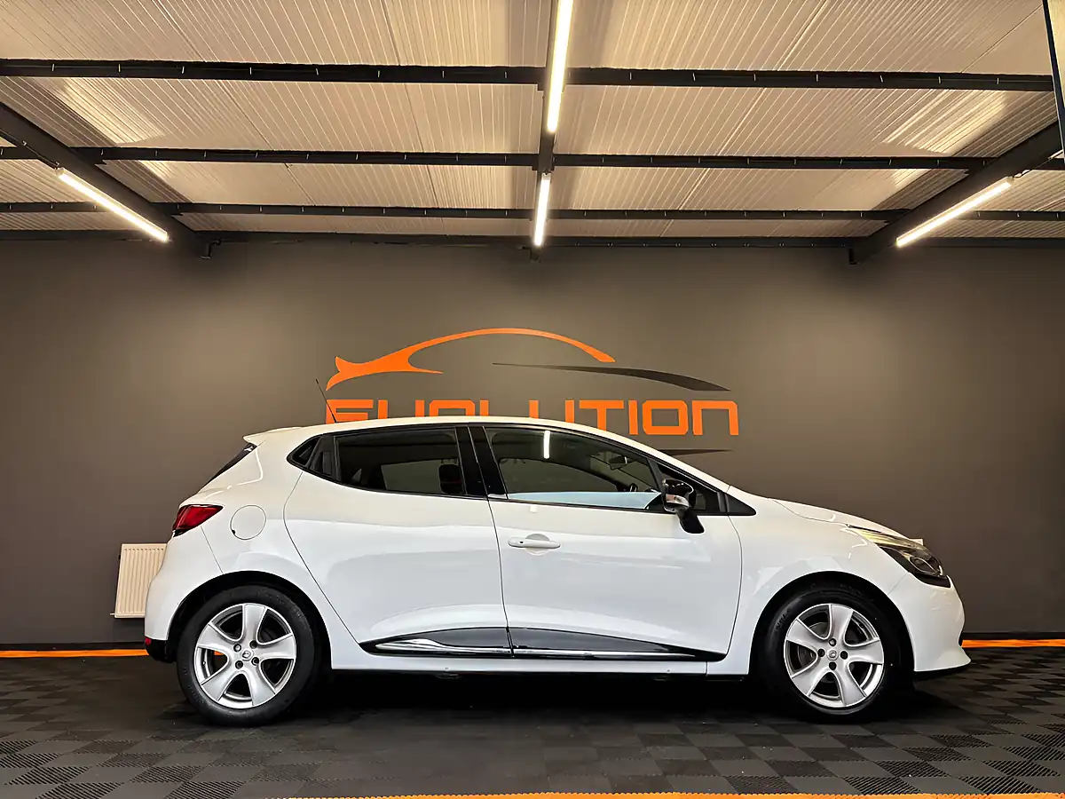 Used 2016 Renault Clio Dynamique Nav White - Interior and Exterior details 5
