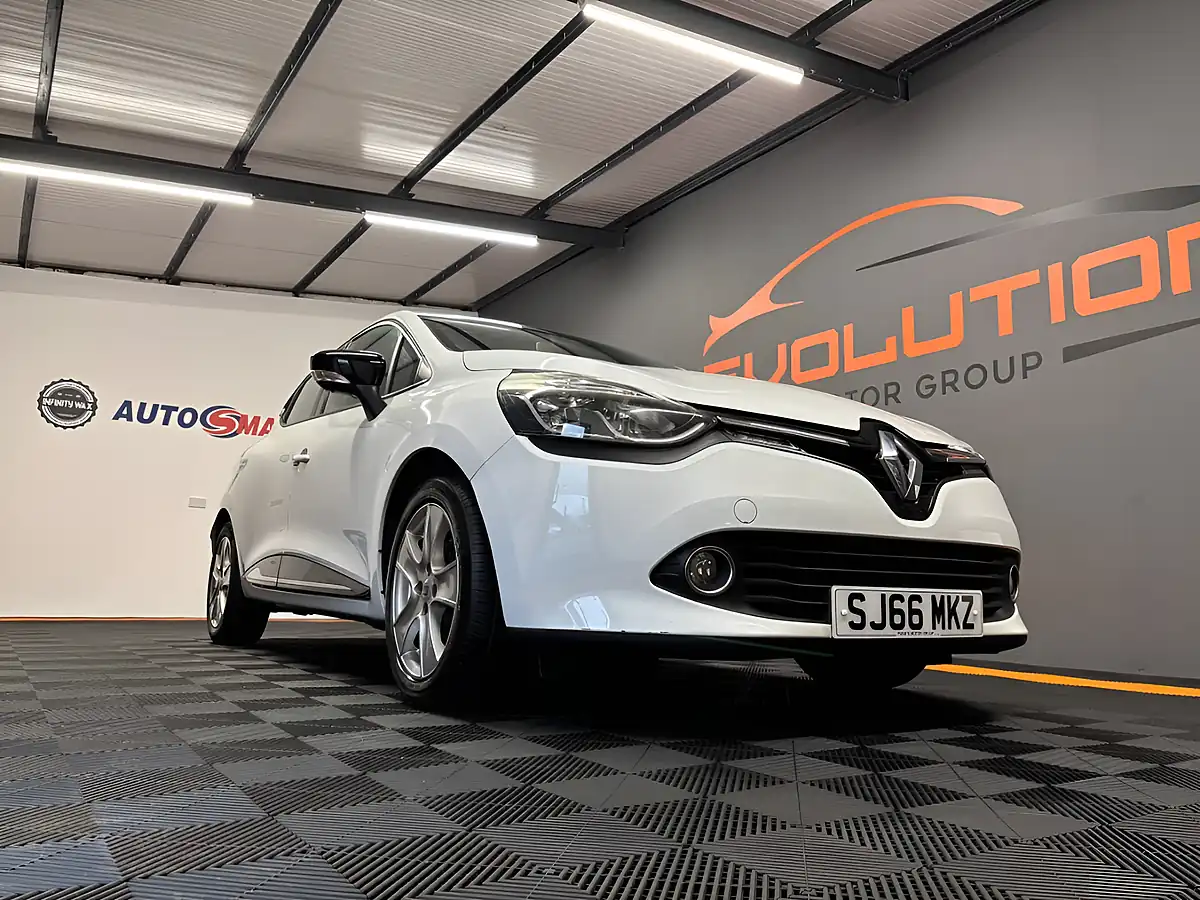 Used 2016 Renault Clio Dynamique Nav White - Interior and Exterior details 6