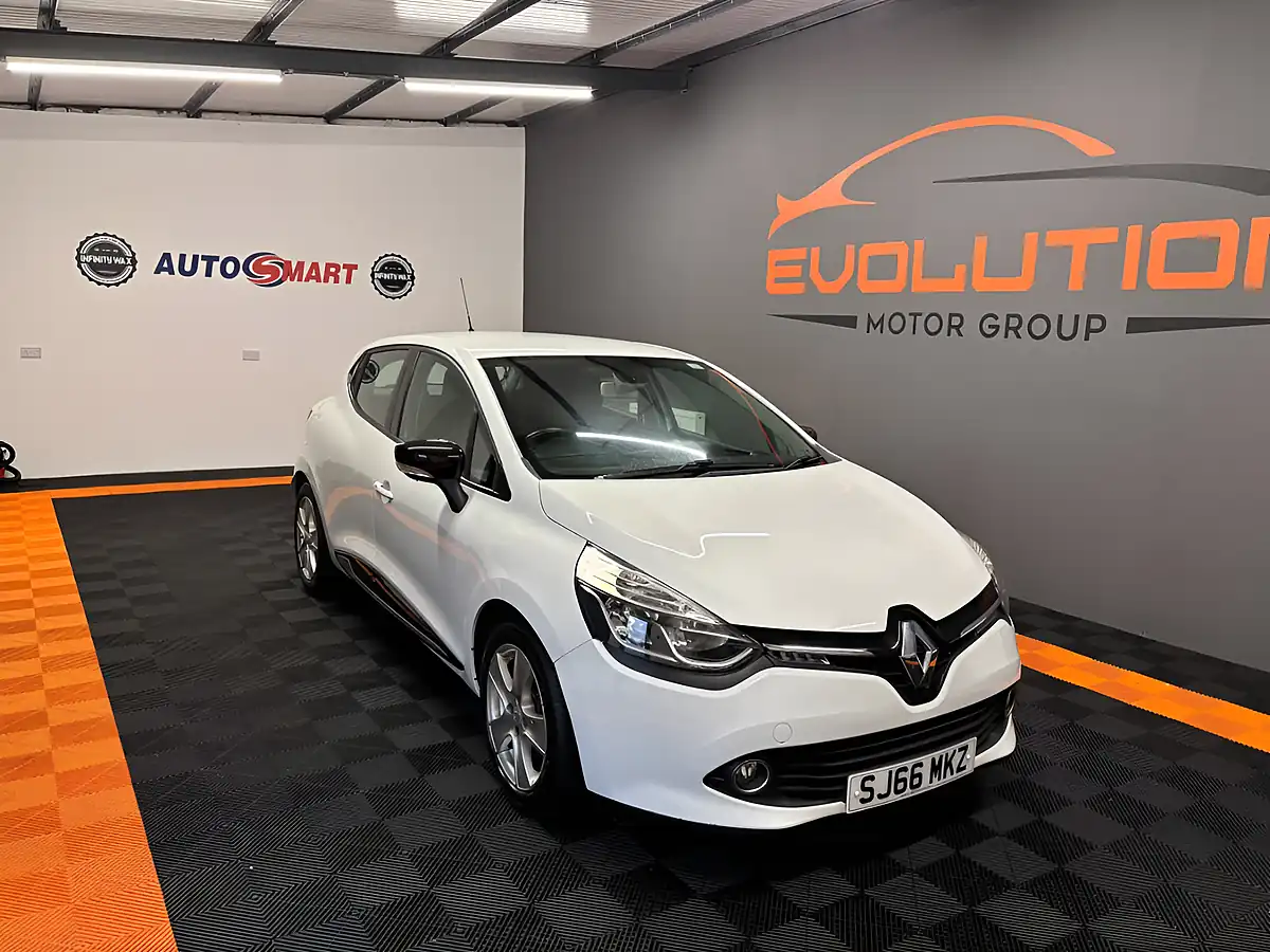 Used 2016 Renault Clio Dynamique Nav White - Interior and Exterior details 7