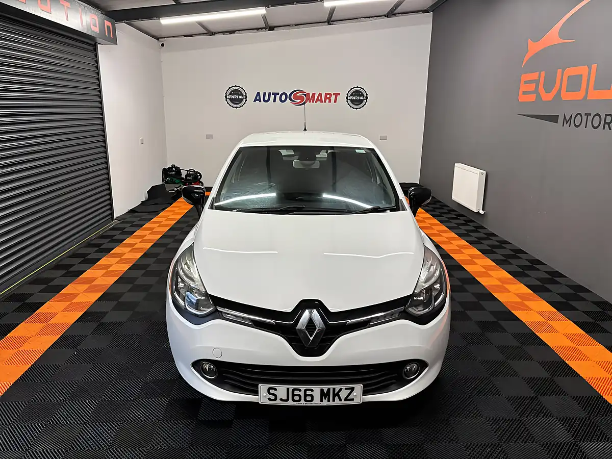 Used 2016 Renault Clio Dynamique Nav White - Interior and Exterior details 8