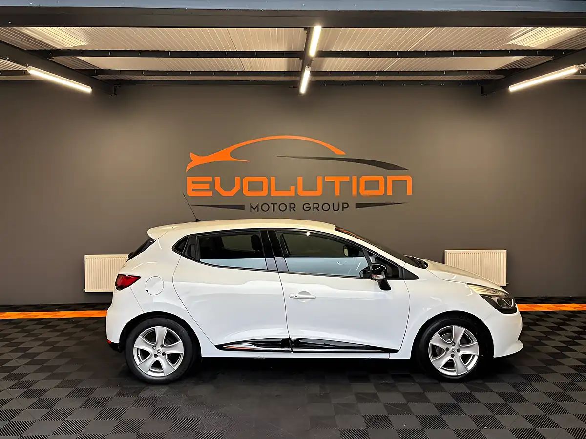 Used 2016 Renault Clio Dynamique Nav White - Interior and Exterior details 9