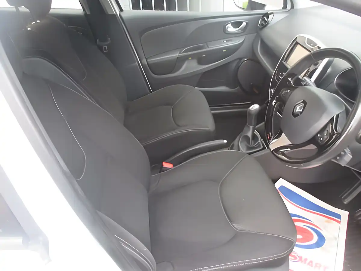Used 2016 Renault Clio Dynamique Nav White - Interior and Exterior details 7