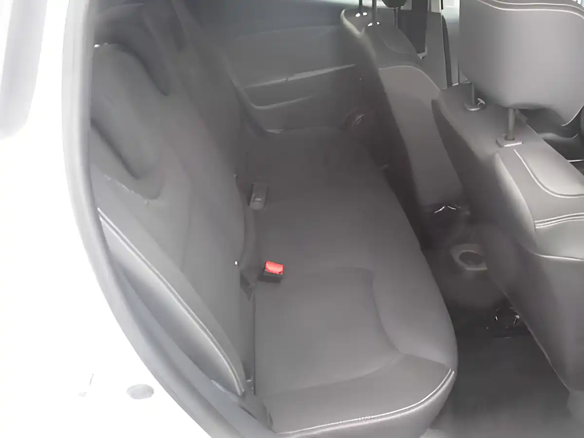 Used 2016 Renault Clio Dynamique Nav White - Interior and Exterior details 8