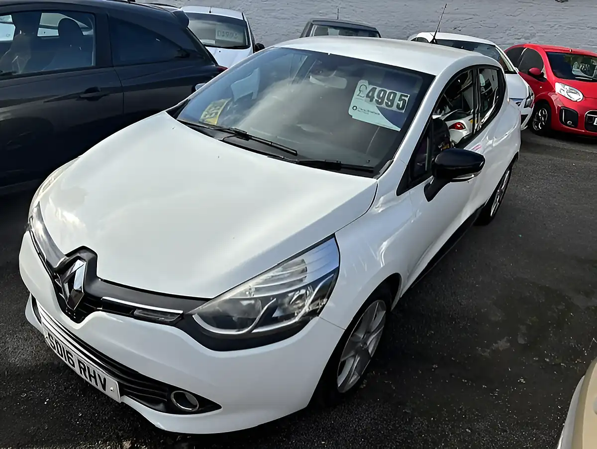 Used 2016 Renault Clio Dynamique Nav White - Front View