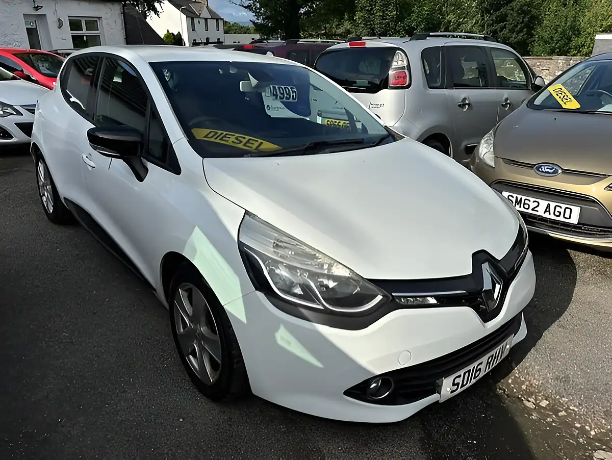 Used 2016 Renault Clio Dynamique Nav White - Interior and Exterior details 3