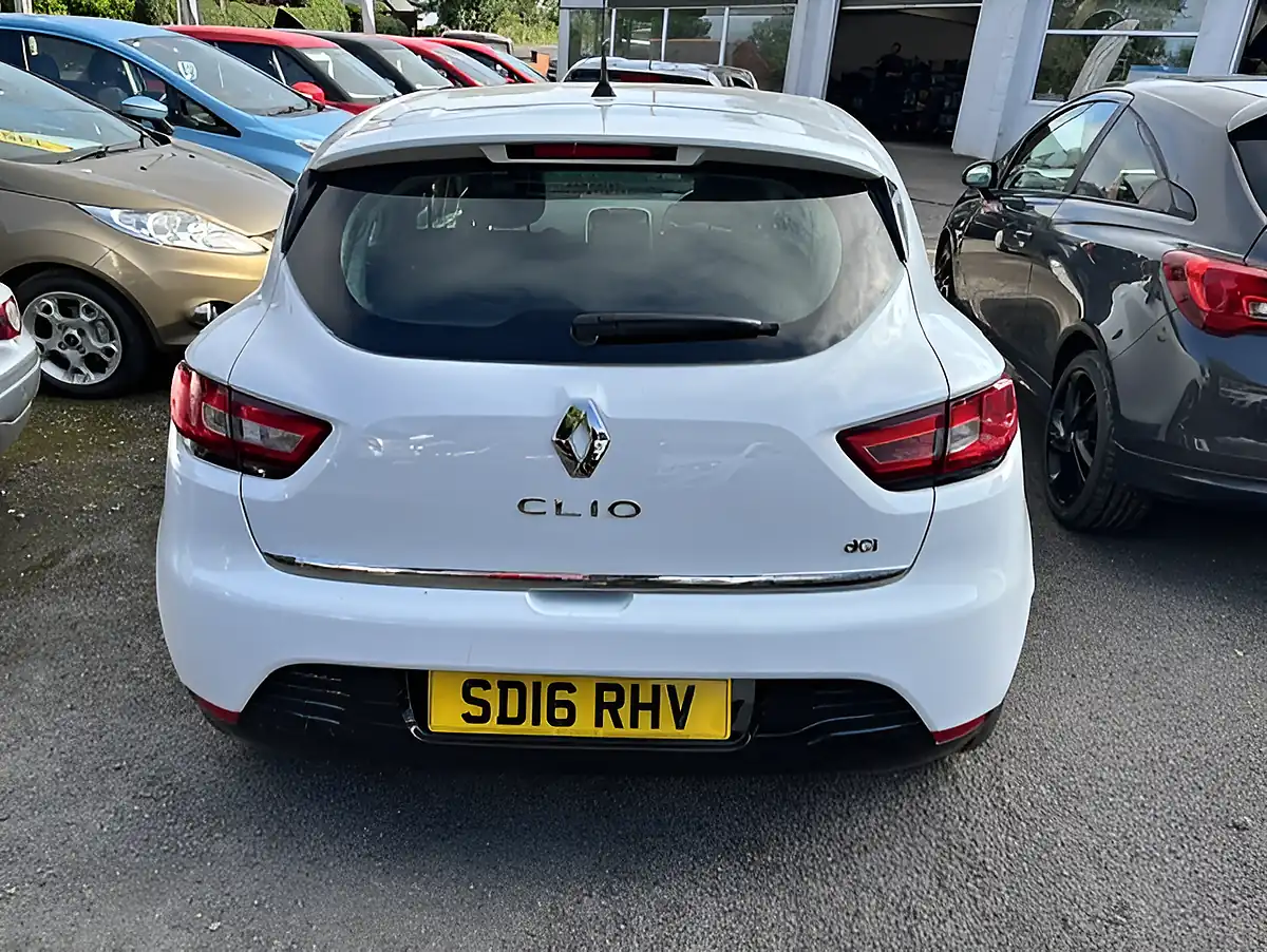 Used 2016 Renault Clio Dynamique Nav White - Interior and Exterior details 4