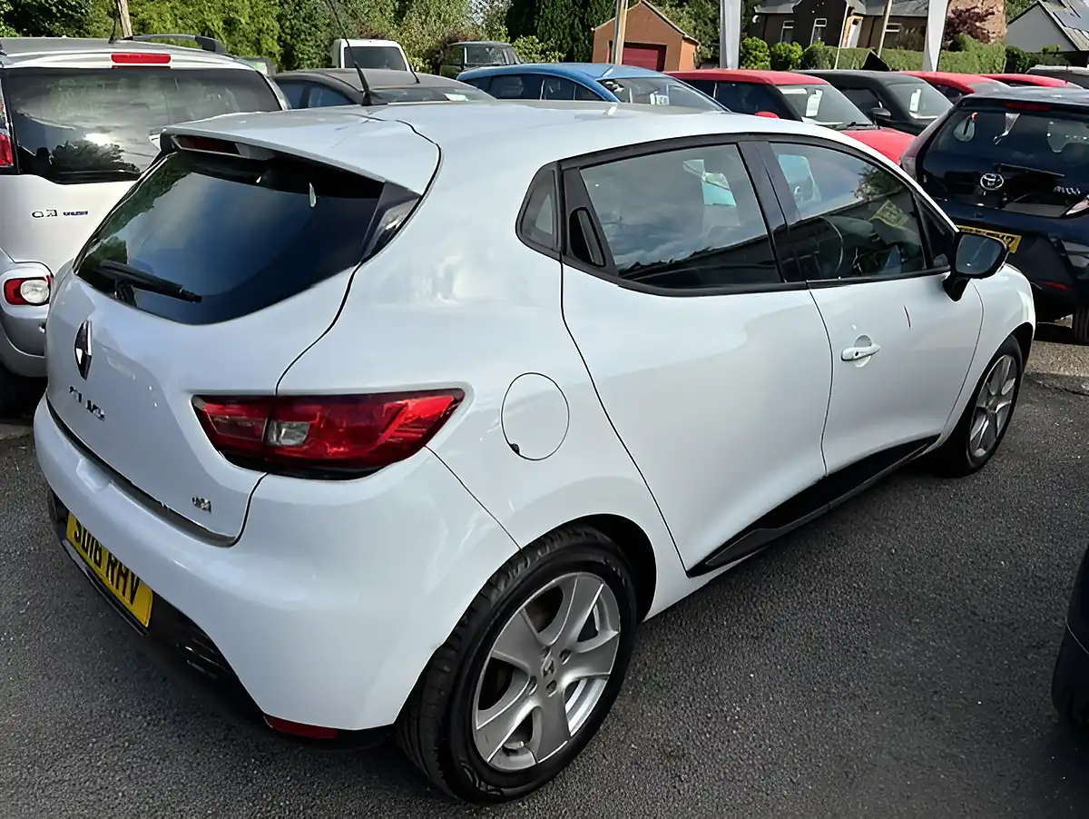 Used 2016 Renault Clio Dynamique Nav White - Interior and Exterior details 6
