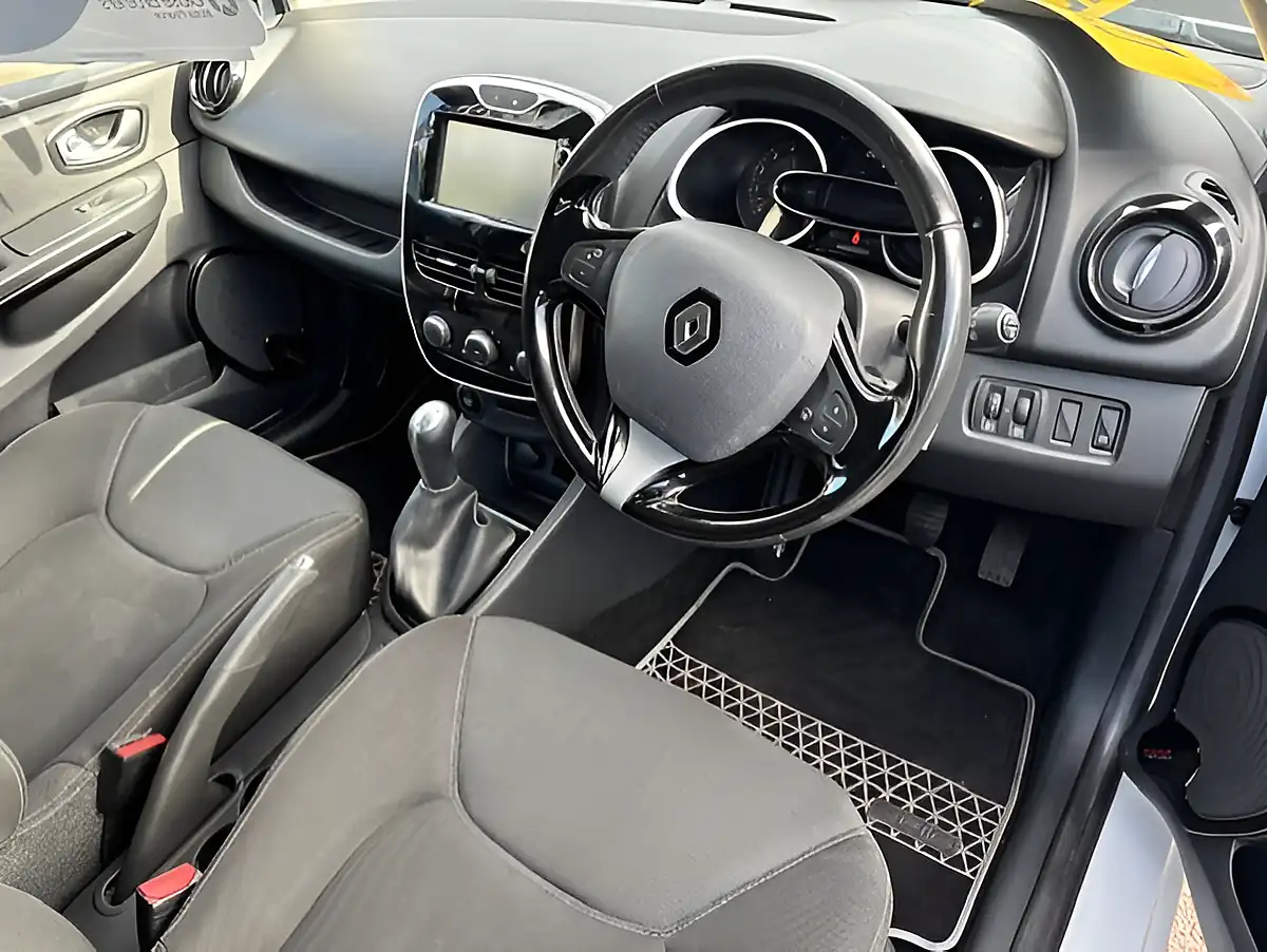 Used 2016 Renault Clio Dynamique Nav White - Interior and Exterior details 7