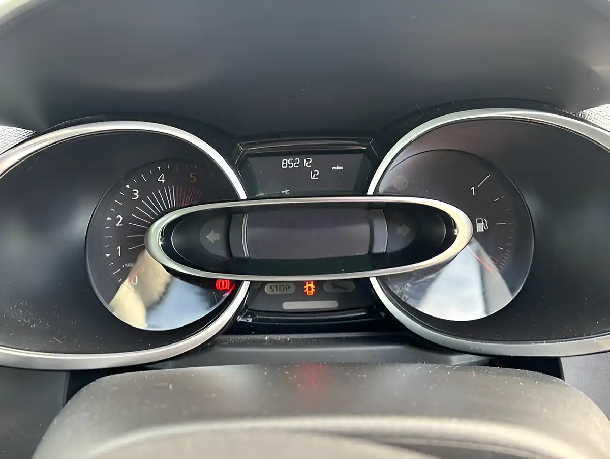 Used 2016 Renault Clio Dynamique Nav White - Interior and Exterior details 8