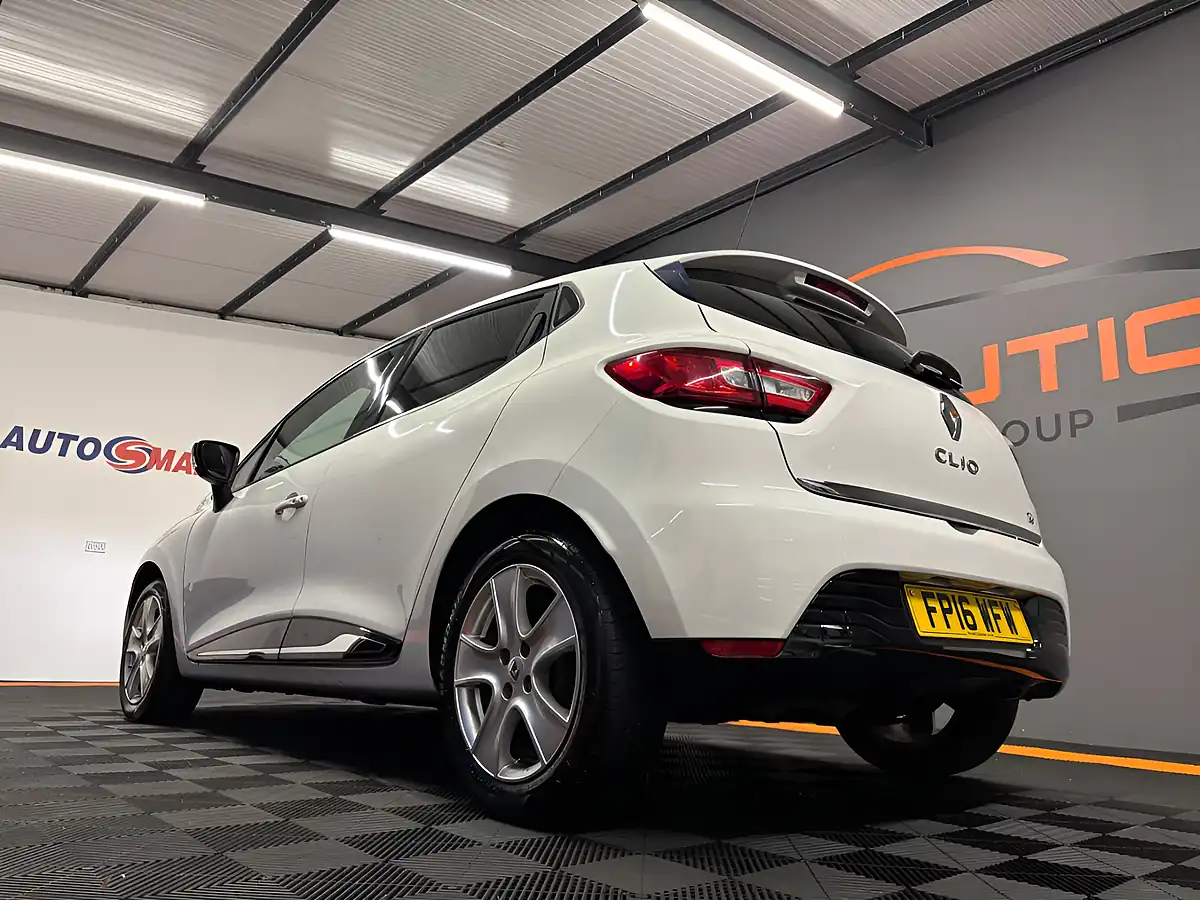 Used 2016 Renault Clio Dynamique Nav White - Interior and Exterior details 3