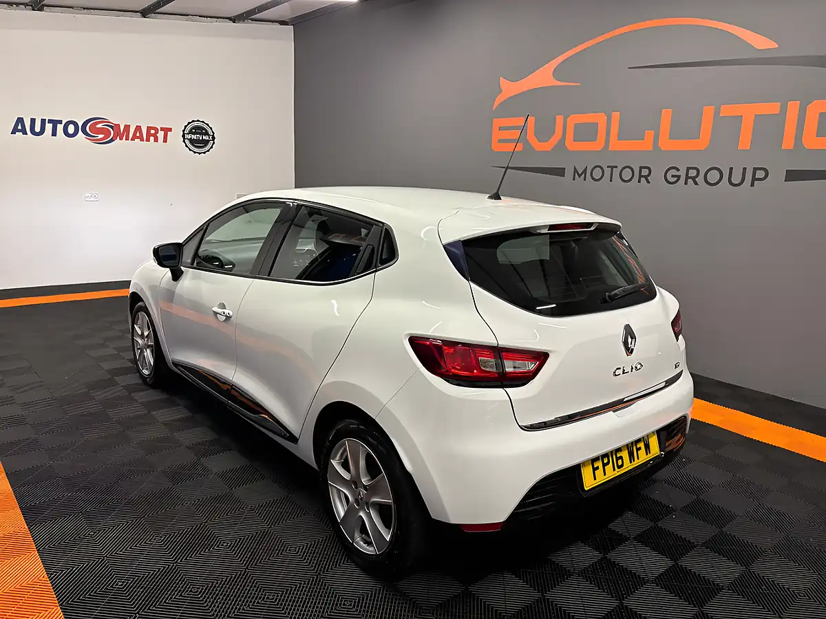 Used 2016 Renault Clio Dynamique Nav White - Interior and Exterior details 4