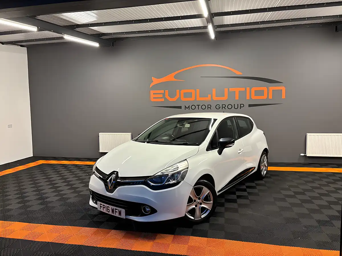 Used 2016 Renault Clio Dynamique Nav White - Interior and Exterior details 6