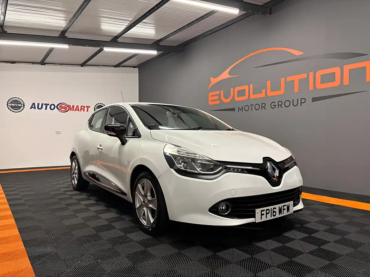 Used 2016 Renault Clio Dynamique Nav White - Interior and Exterior details 7