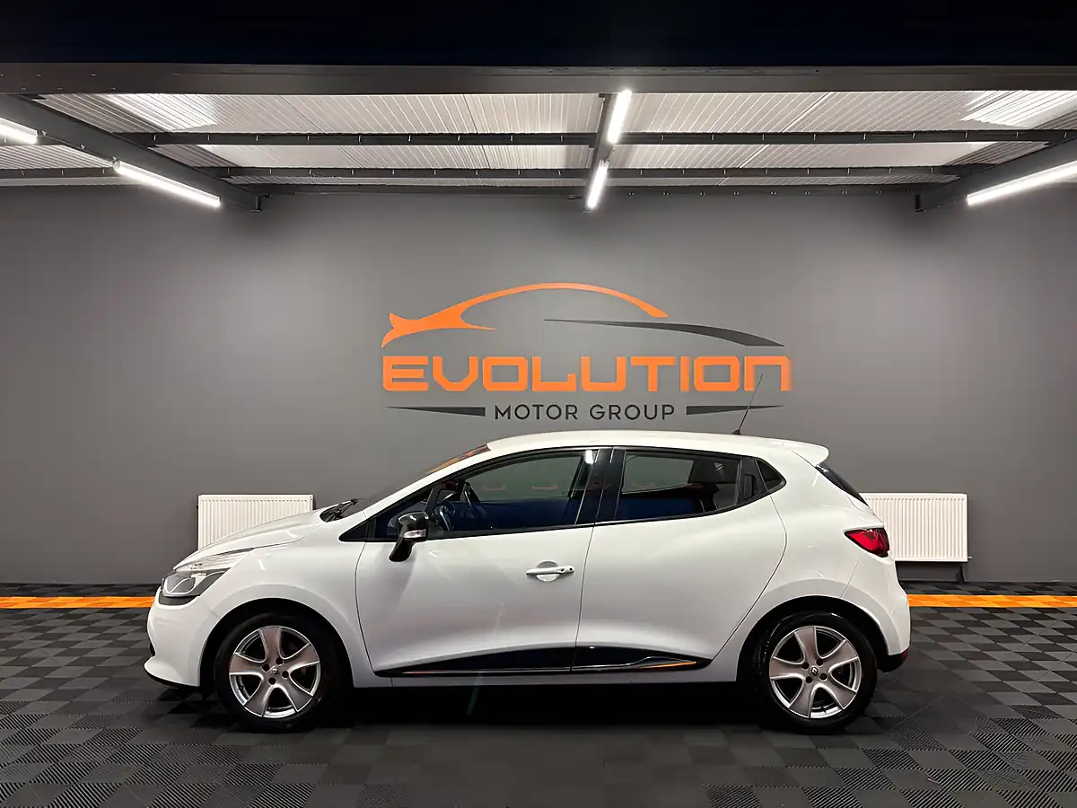 Used 2016 Renault Clio Dynamique Nav White - Interior and Exterior details 8