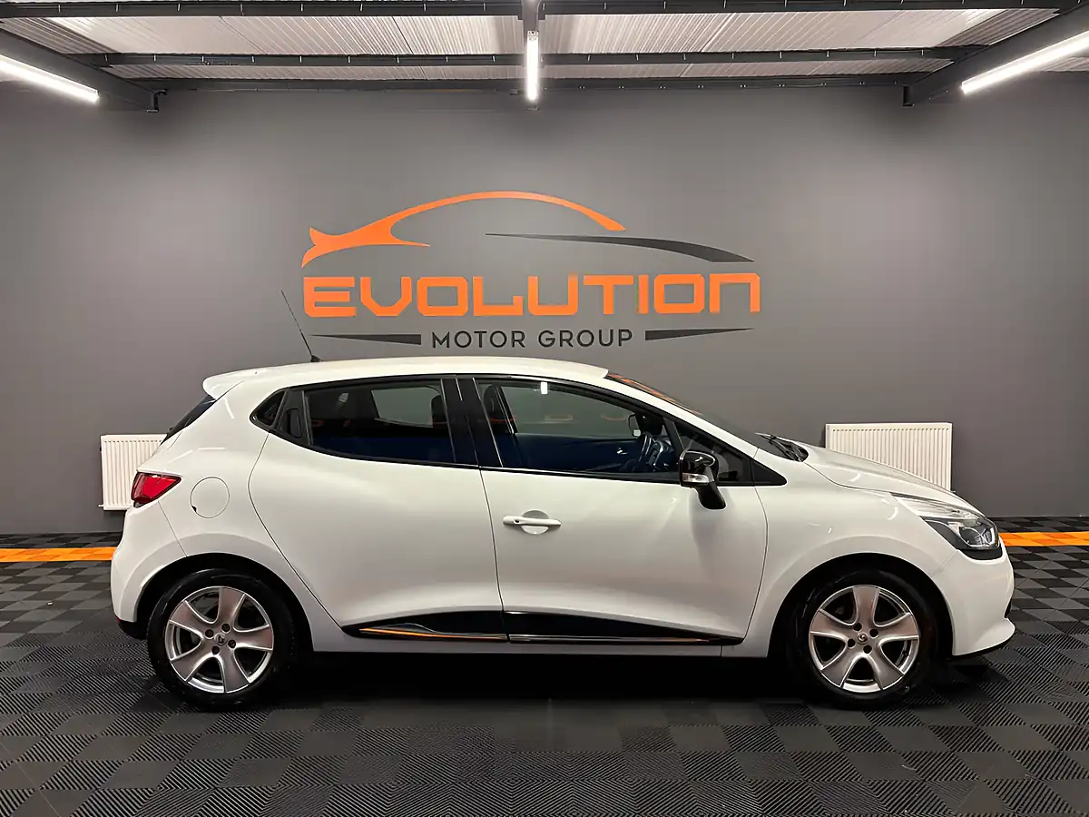 Used 2016 Renault Clio Dynamique Nav White - Interior and Exterior details 9